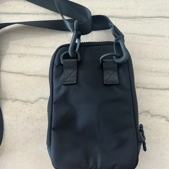 Lululemon Belt Bag in Black - Picture 5 of 6